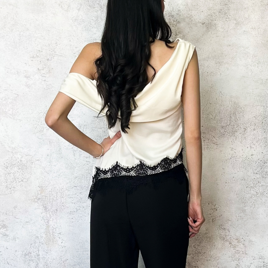 Blusa beige satinada encaje