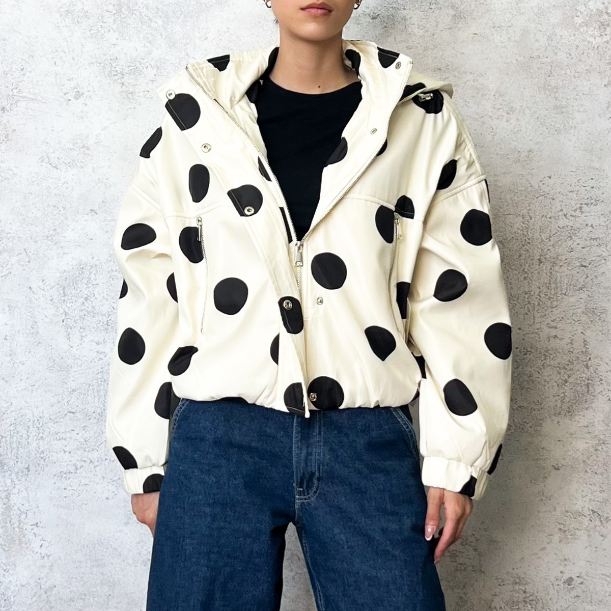 Chamarra puffer polka dots blanca