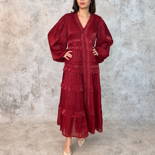Vestido midi vino con olanes