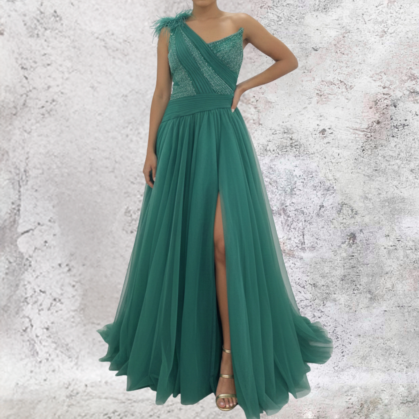 Vestido largo en tull plumas verde