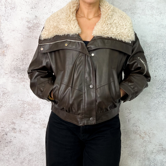 Chamarra efecto piel de aviador café