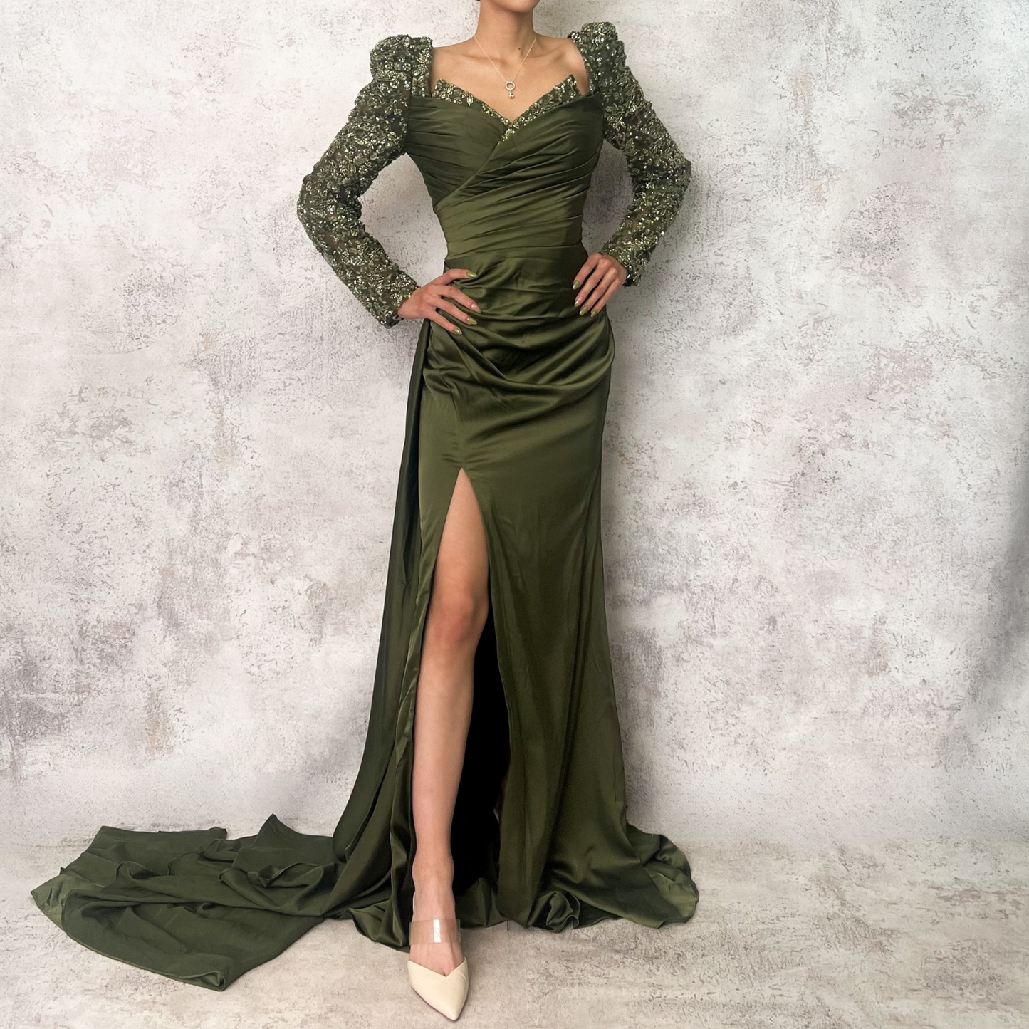 Vestido largo verde olivo bordado