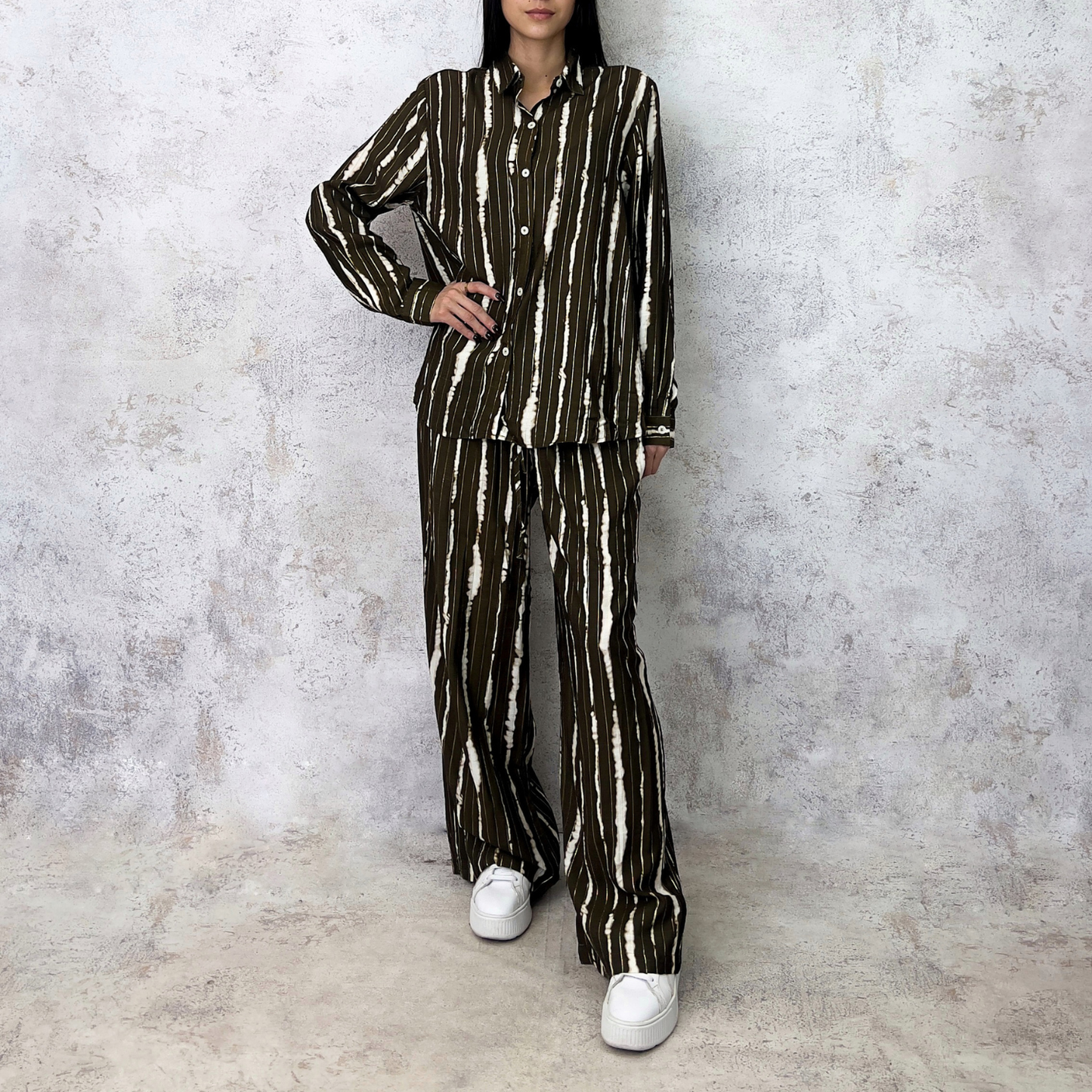 Conjunto estampado de hilo dorado olivo