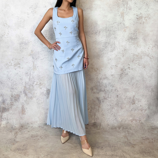 Vestido midi falda plisada aplicación pedrería azul