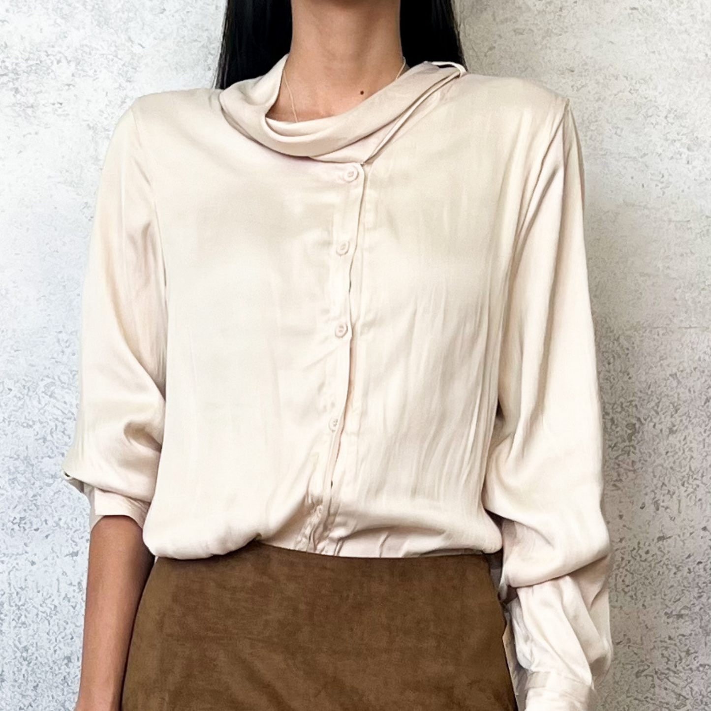 Blusa satinada beige