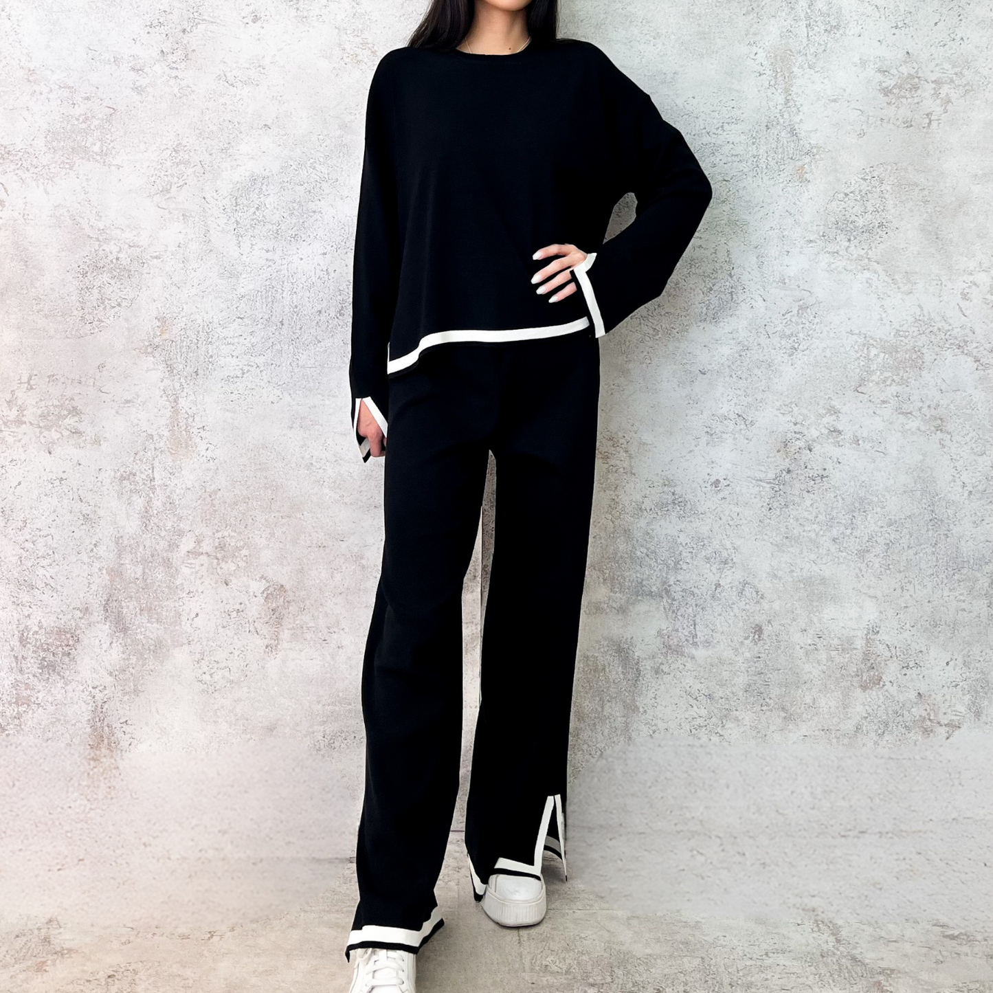 Set negro con raya blanca