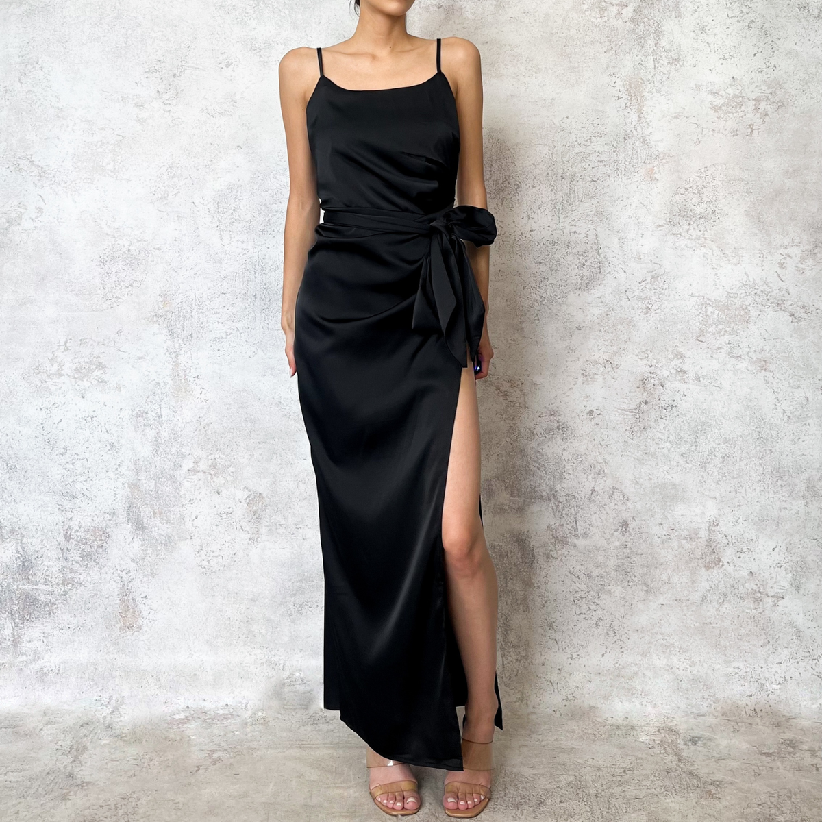 Vestido midi satinado scarf negro