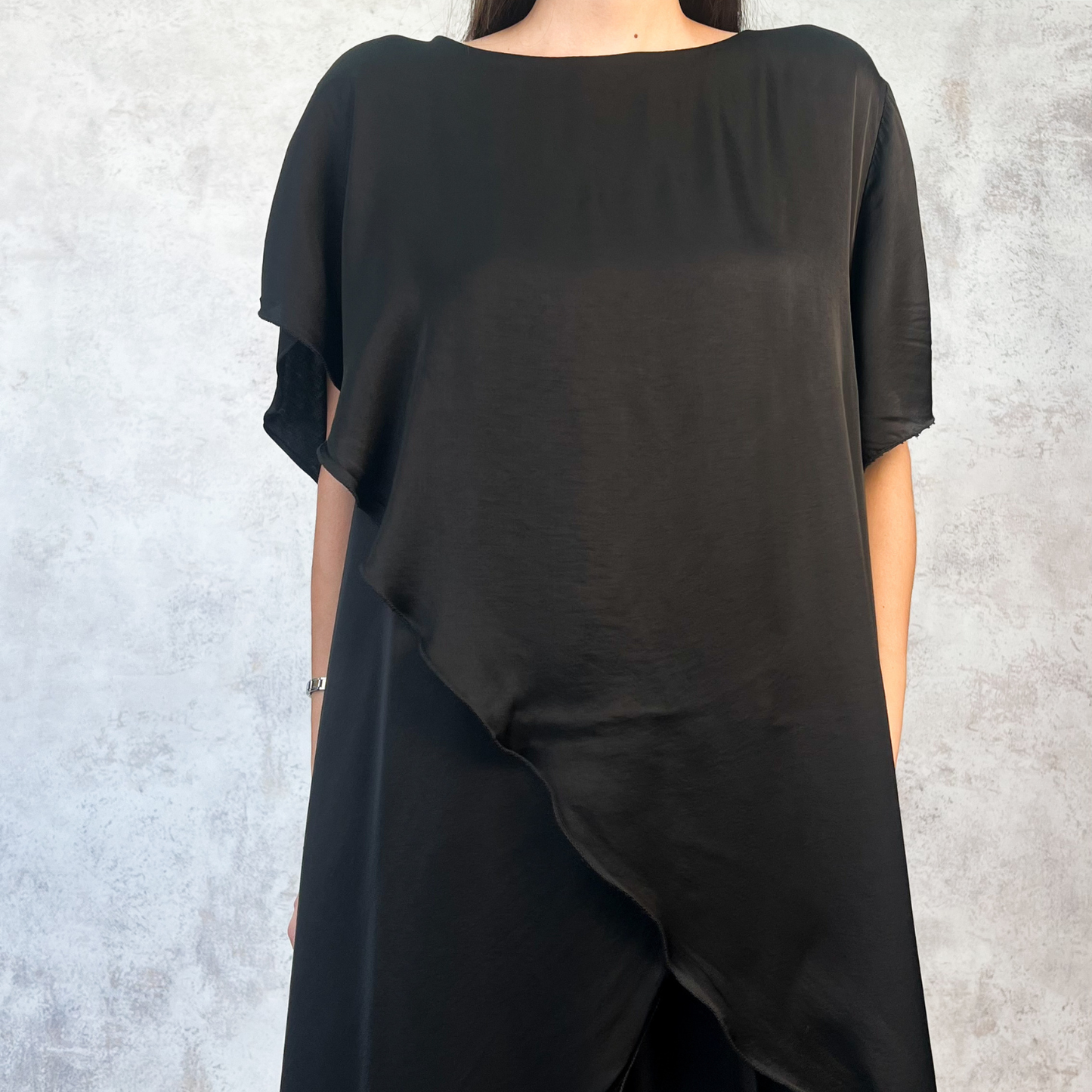 Set pantalon y blusa asimetrica negra