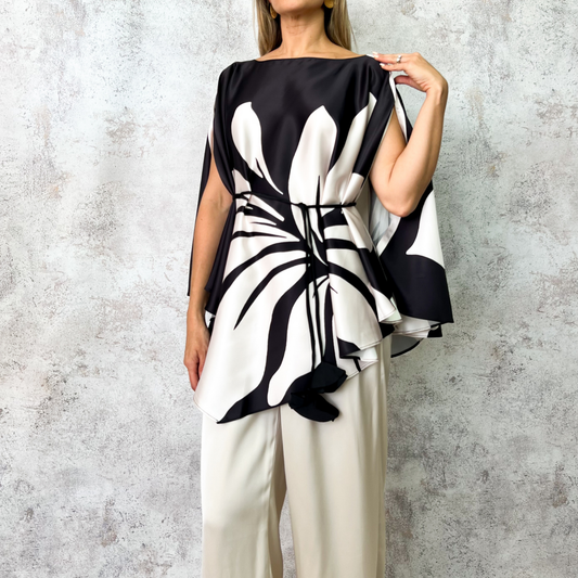 Blusa estampada blanco/negro.
