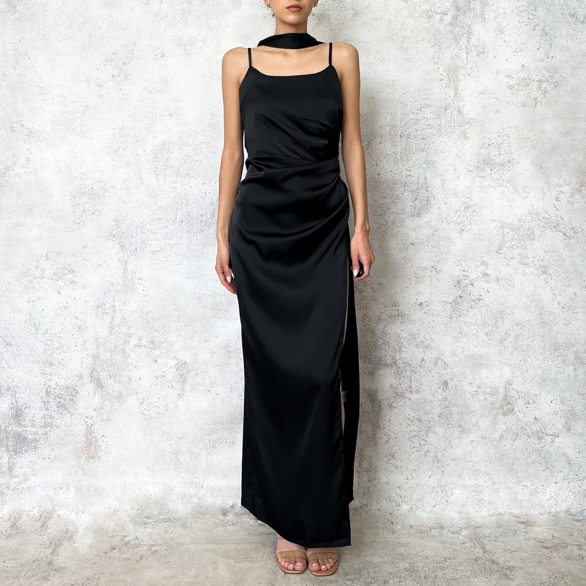 Vestido midi satinado scarf negro