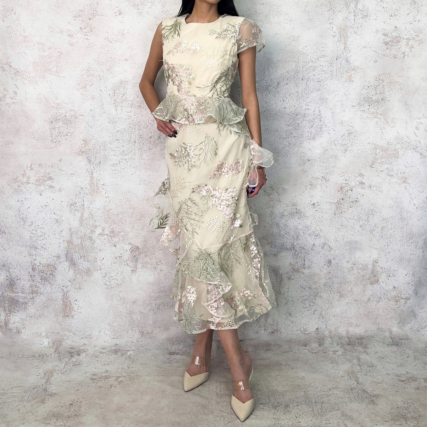 Vestido midi con flores beige