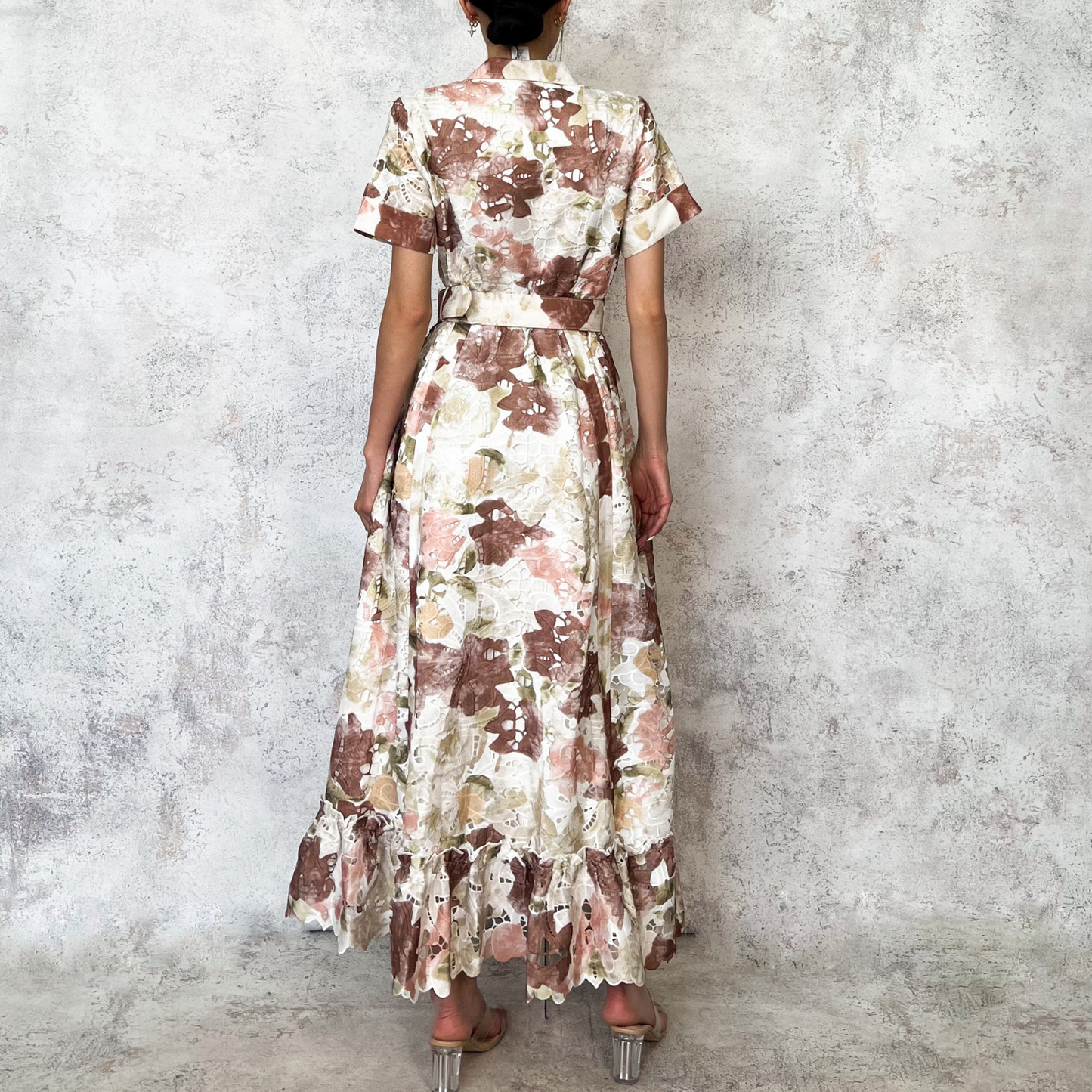 Vestido midi estampado flores cafe