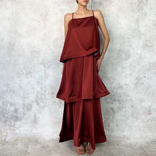 Vestido largo chedron capas