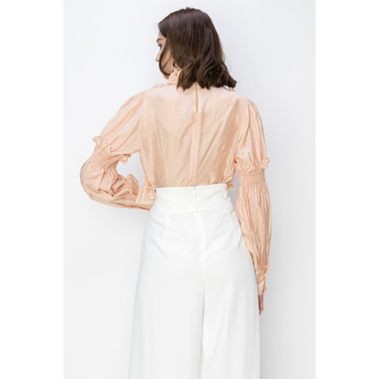 BLUSA BEIGE FLORES RESALTADAS