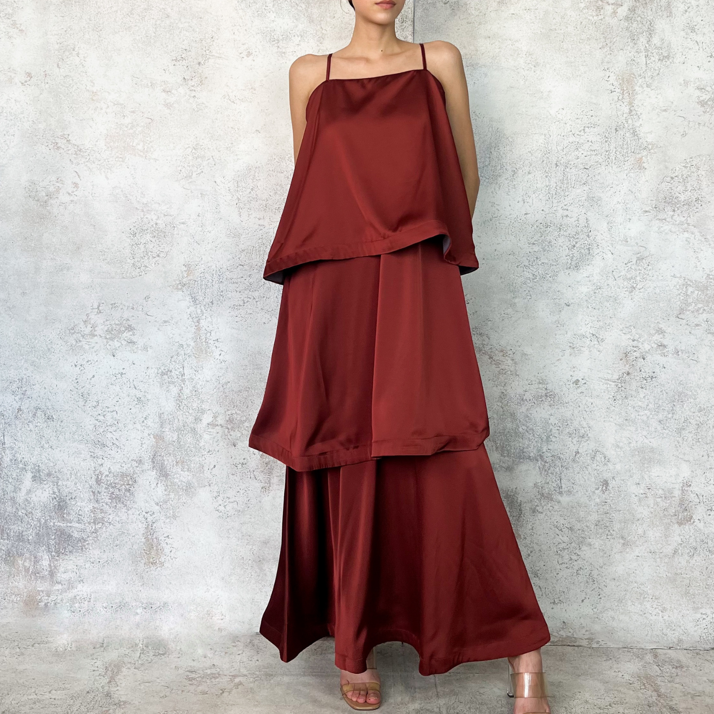 Vestido largo chedron capas