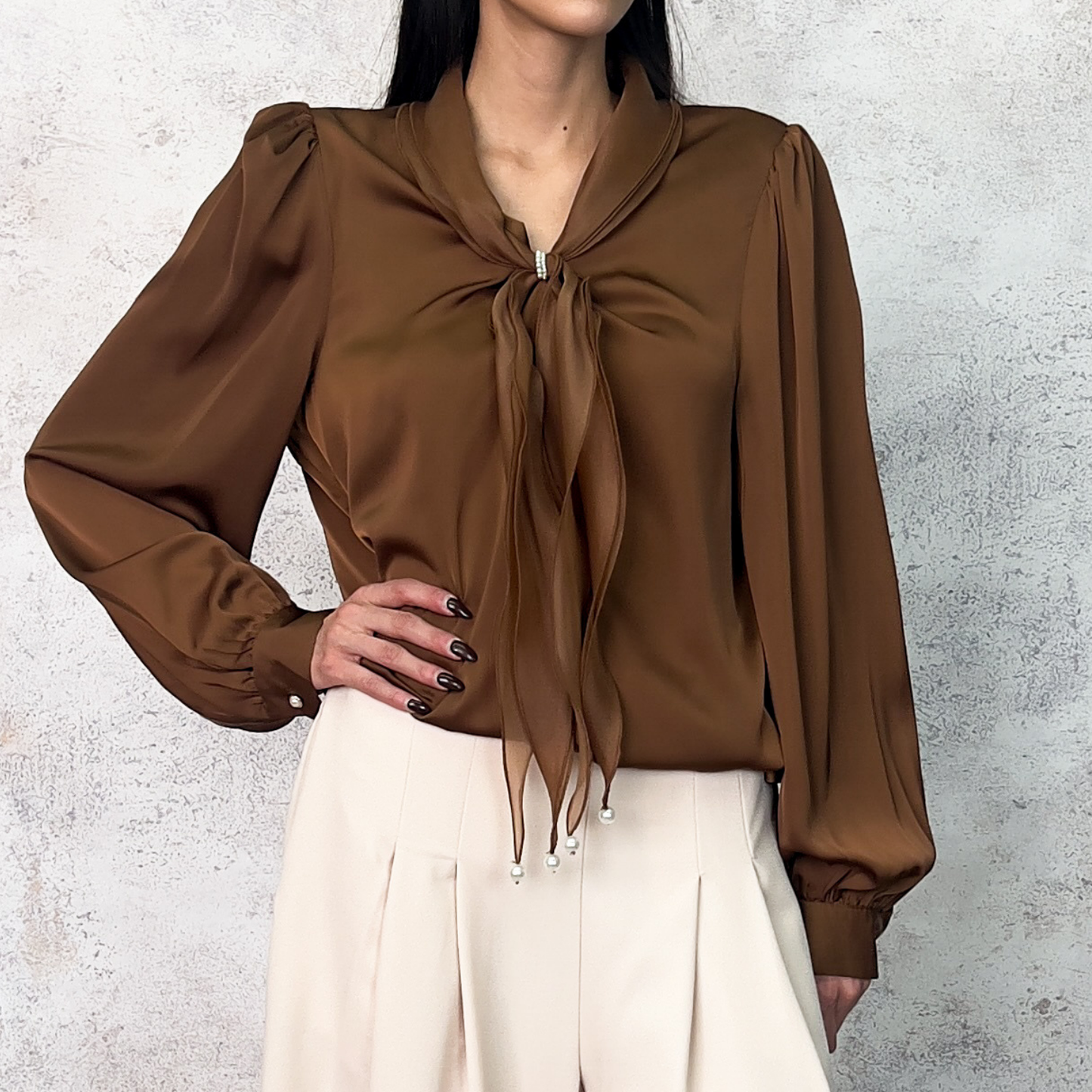 Blusa satinada color chocolate