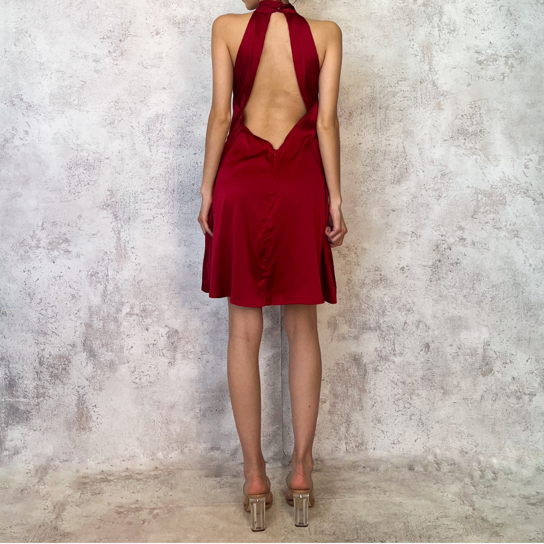 Vestido corto satinado burgundy