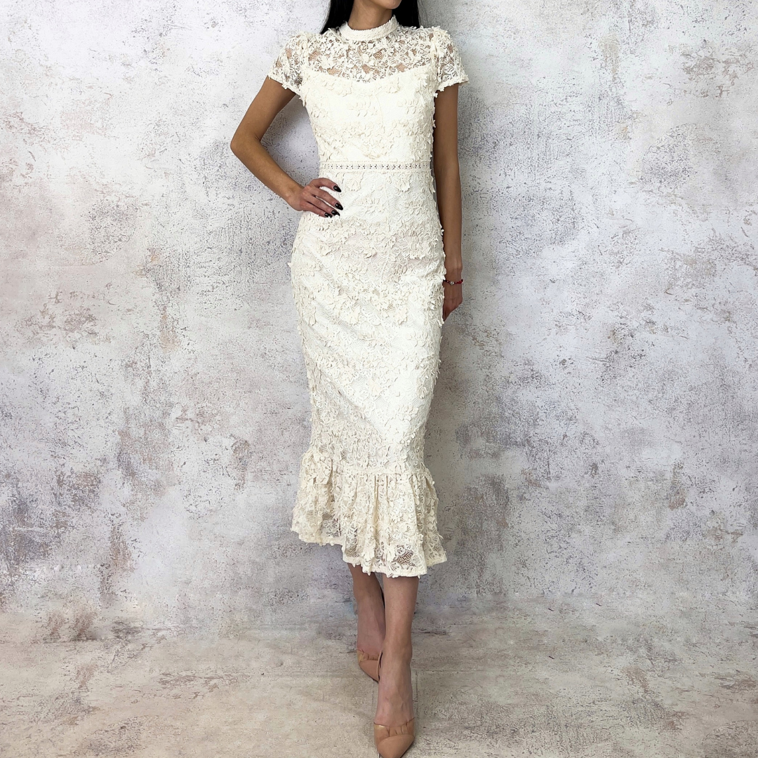 Vestido de encaje color crema