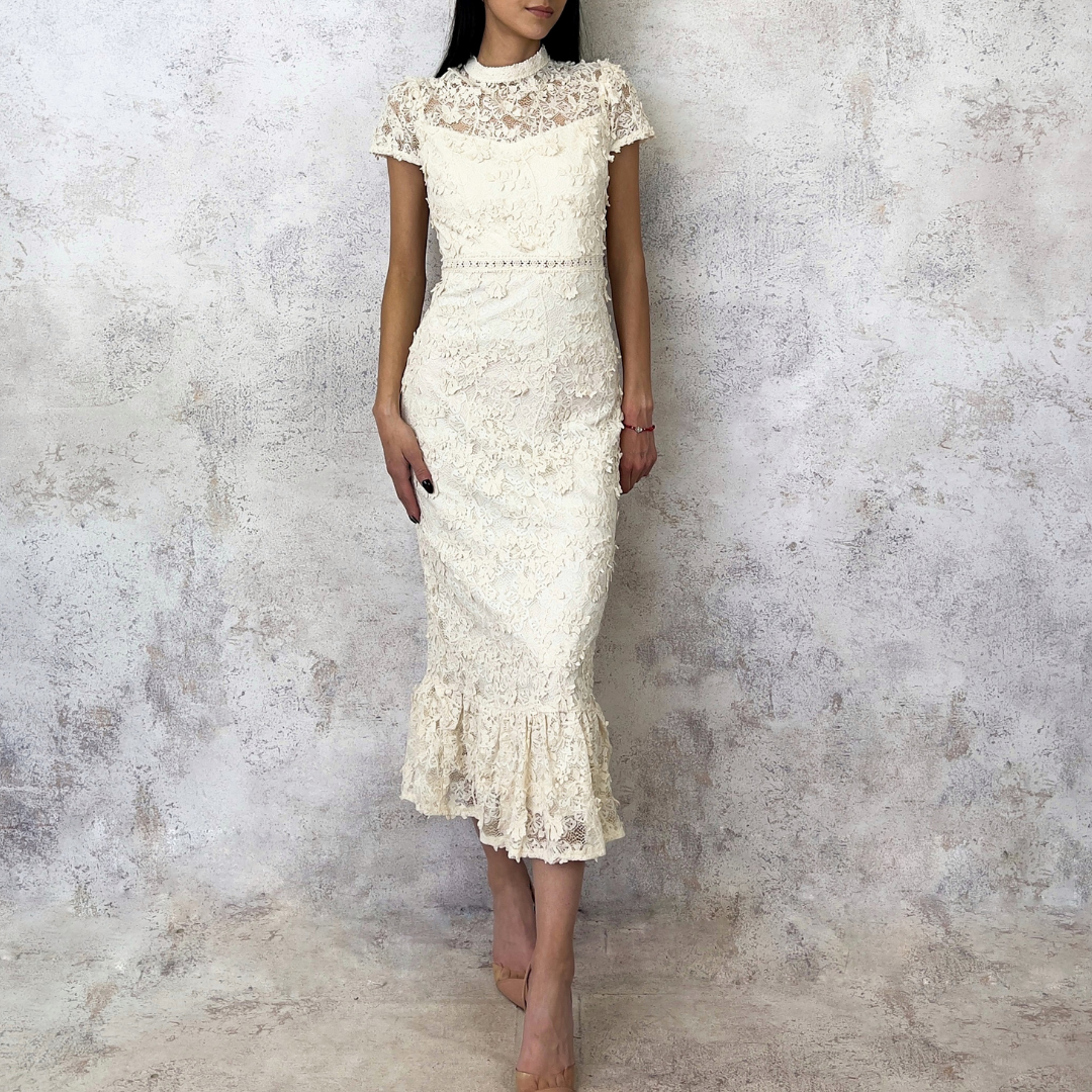 Vestido de encaje color crema
