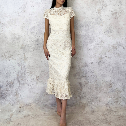 Vestido de encaje color crema