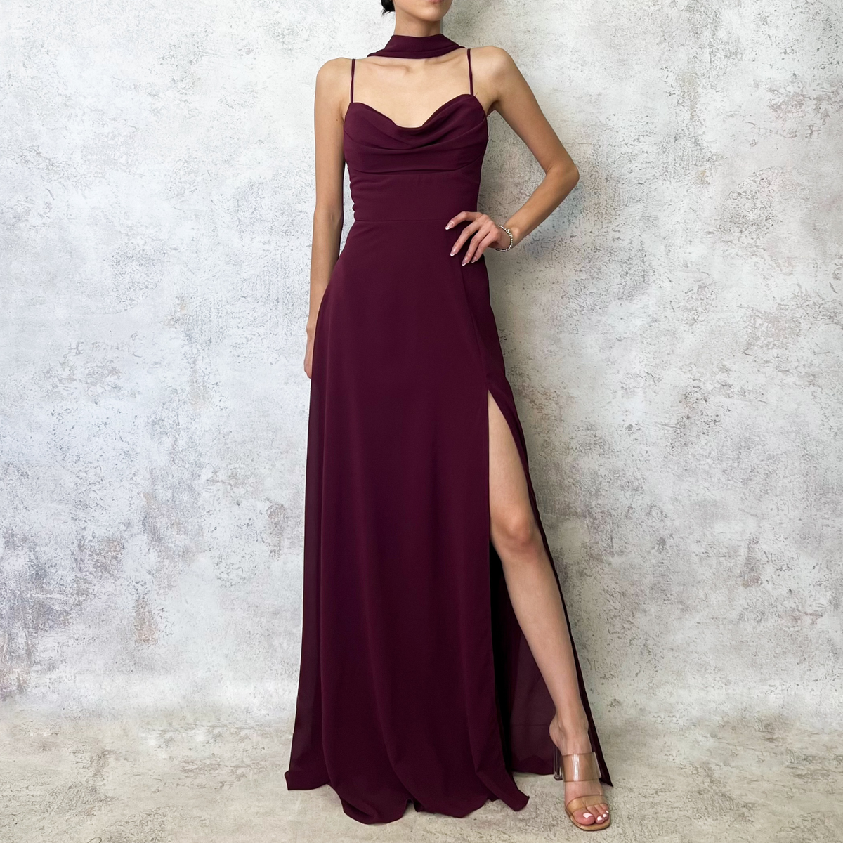 Vestido vino con scarf