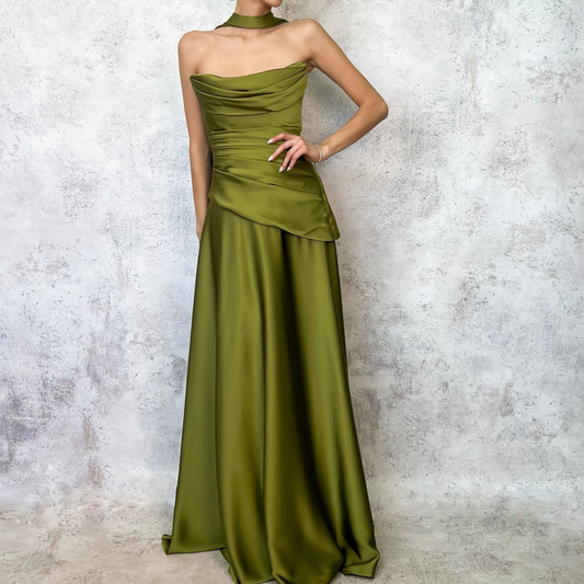 Vestido largo strapless verde olivo