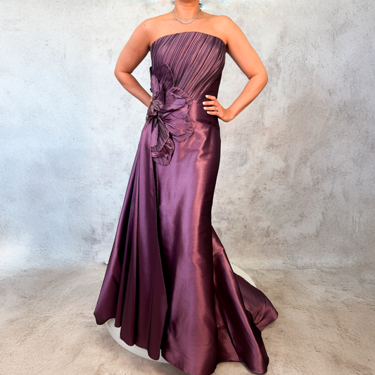 Vestido largo strapless color lila