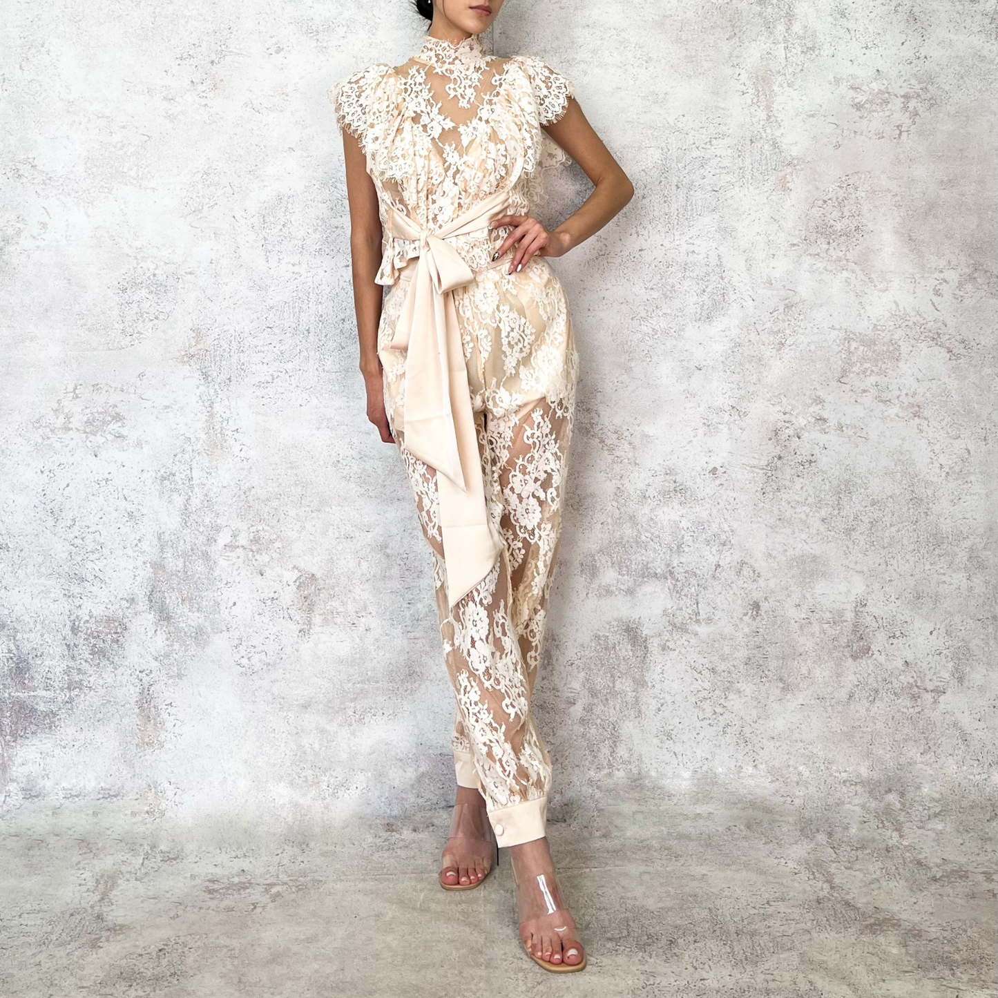 Set de blusa y pantalon encaje beige