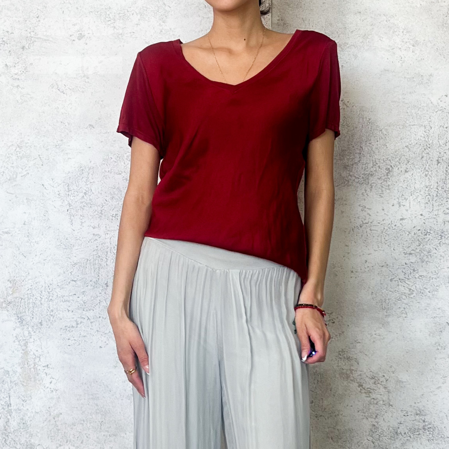 Blusa satinada color cereza