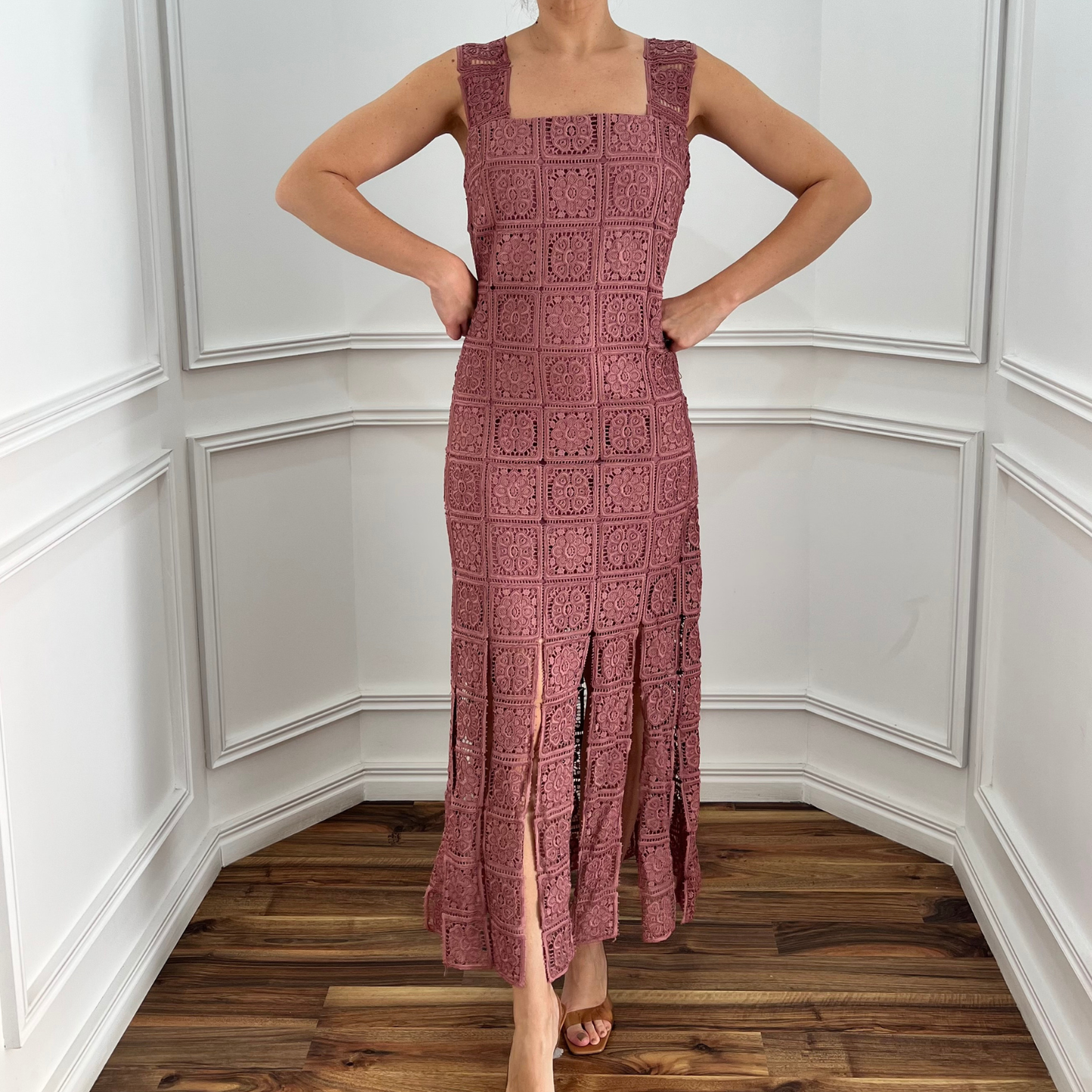 Vestido rosa canela de encaje