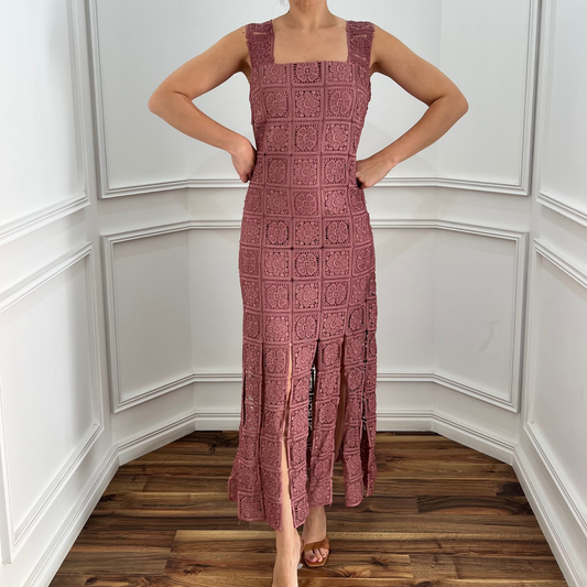 Vestido rosa canela de encaje