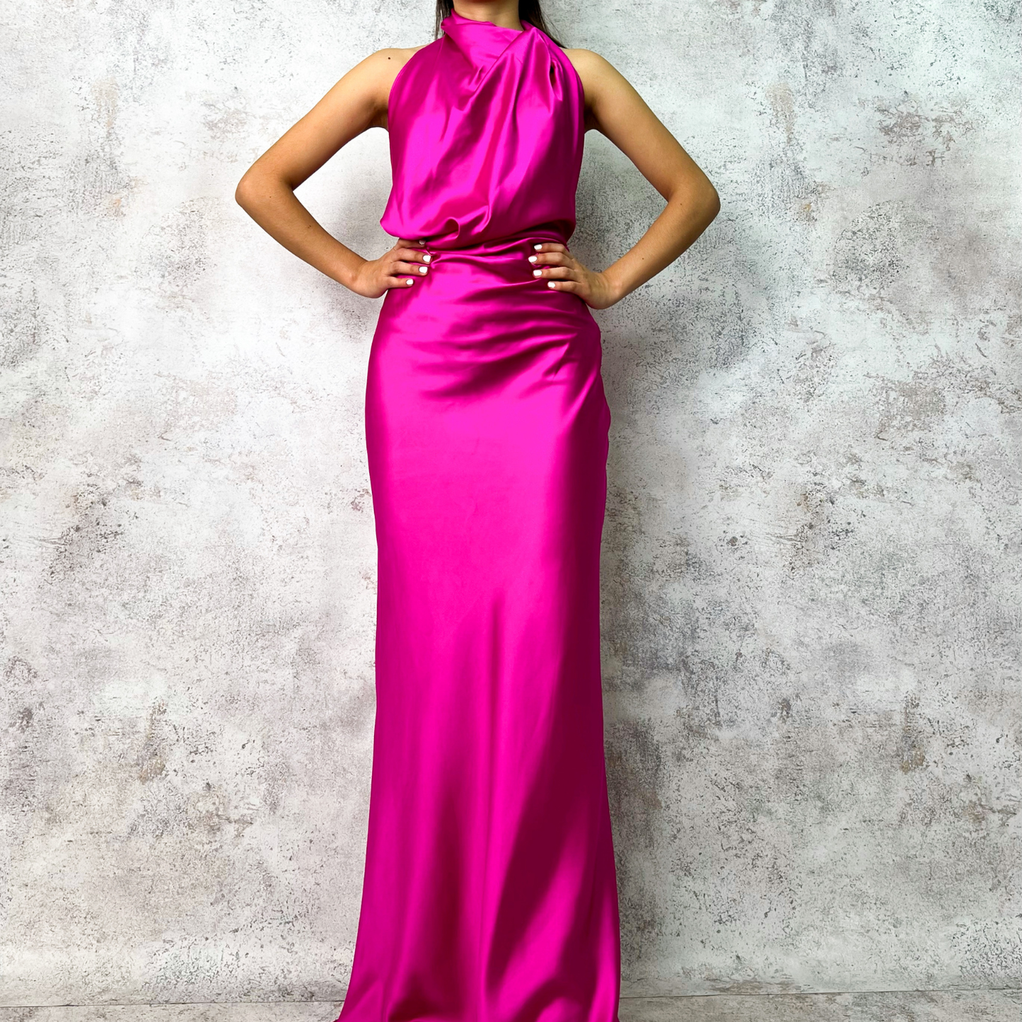 Vestido largo cuello halter escote espalda