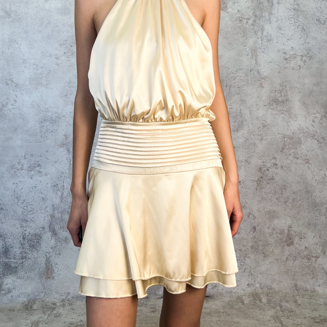 Vestido corto satinado amarillo