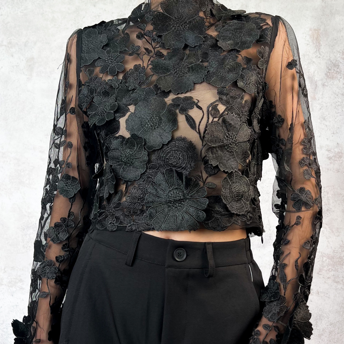 Blusa negra de guipiur