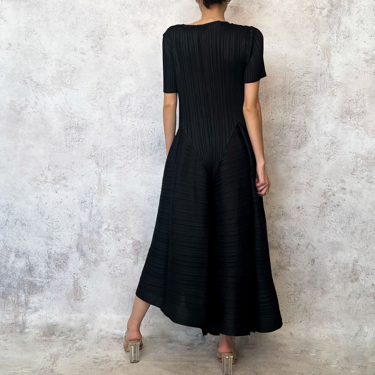 Vestido midi en corte A negro