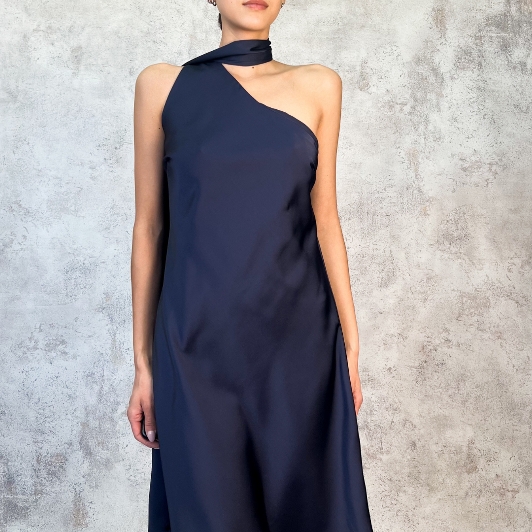 Vestido corto un hombro azul marino
