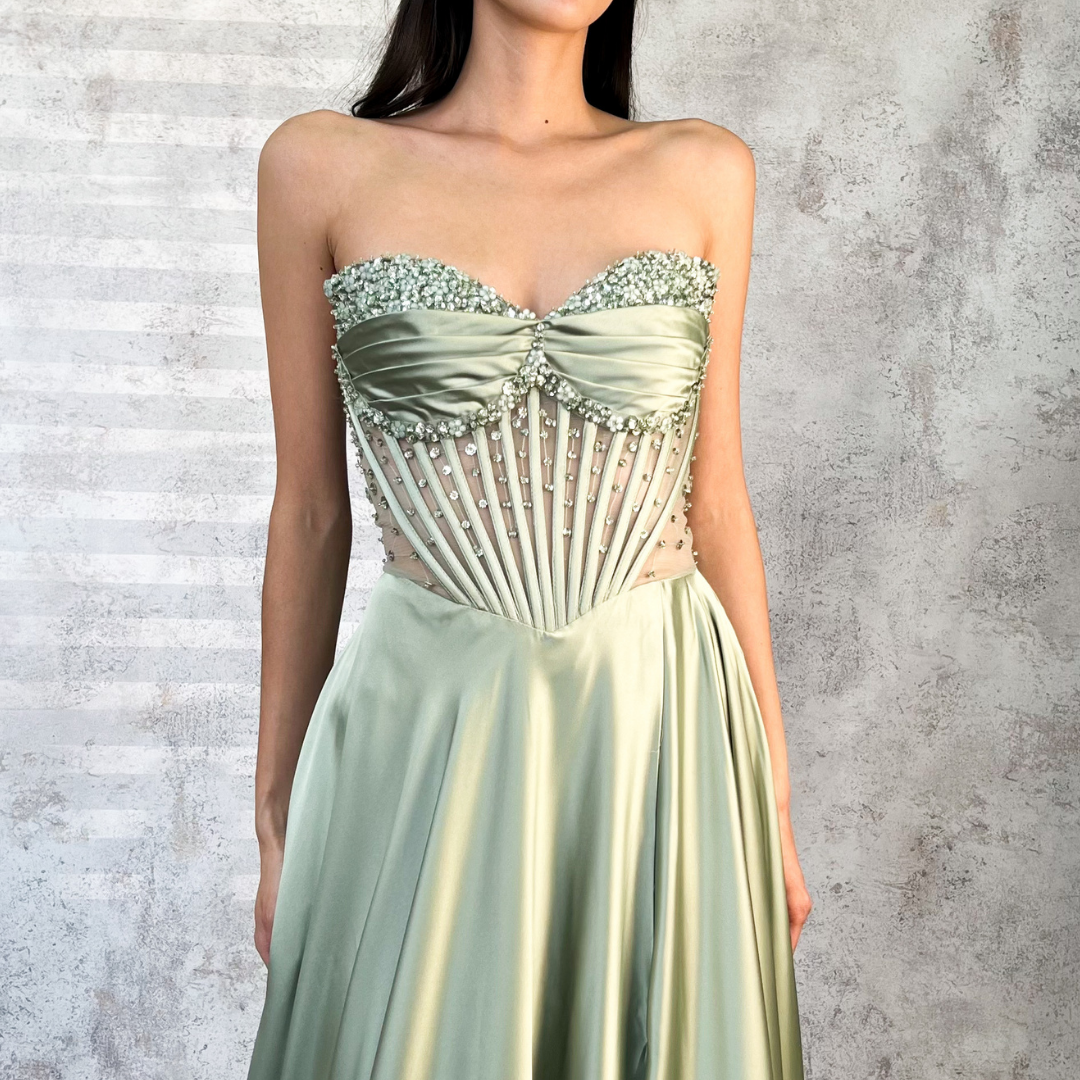 Vestido largo bordado en corset sage