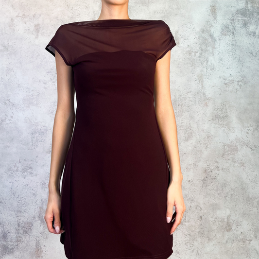 Vestido corto strapless purpura