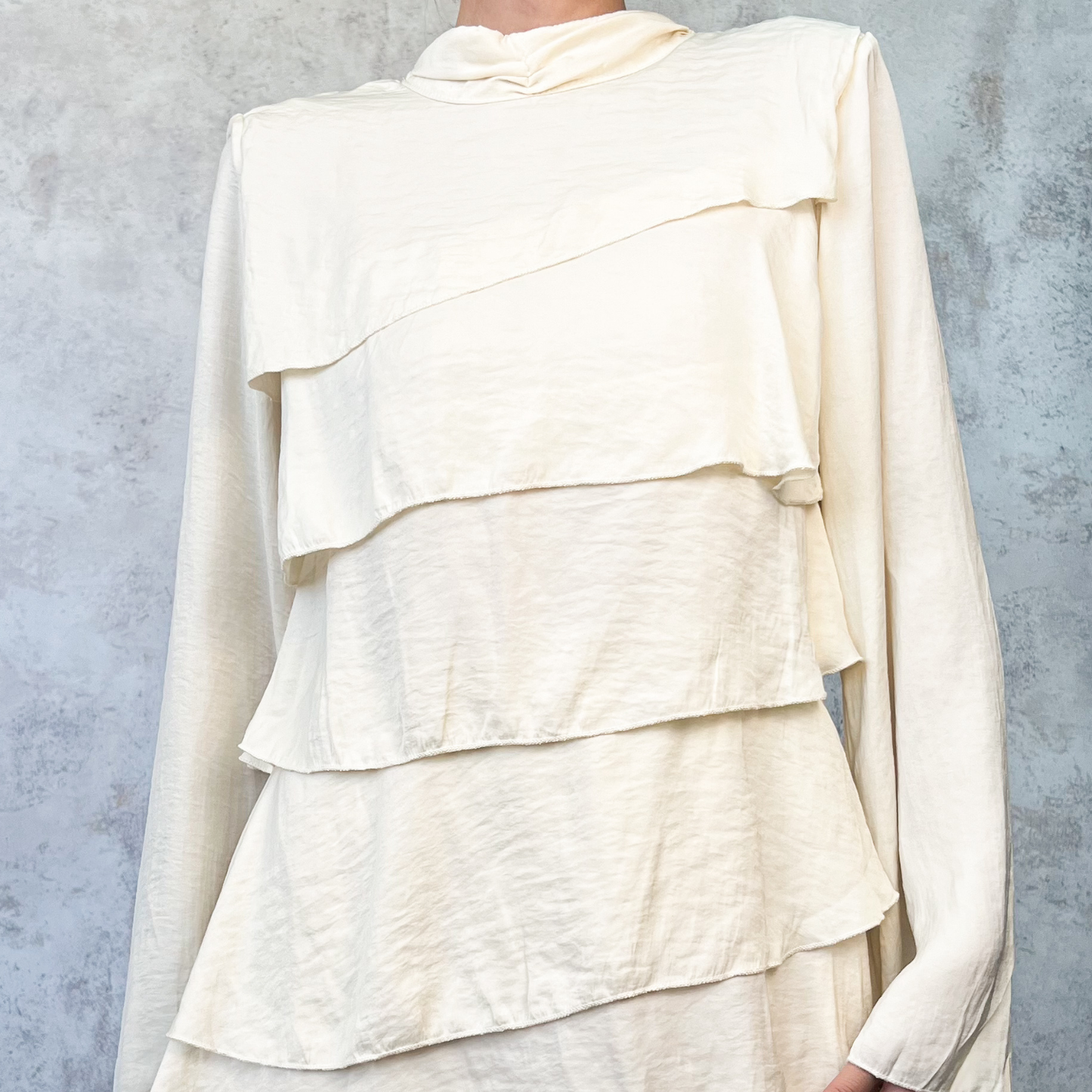 Vestido corto capas beige