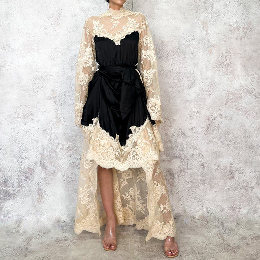 Vestido midi negro satinado encaje