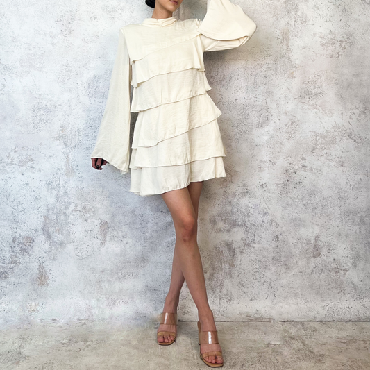 Vestido corto capas beige
