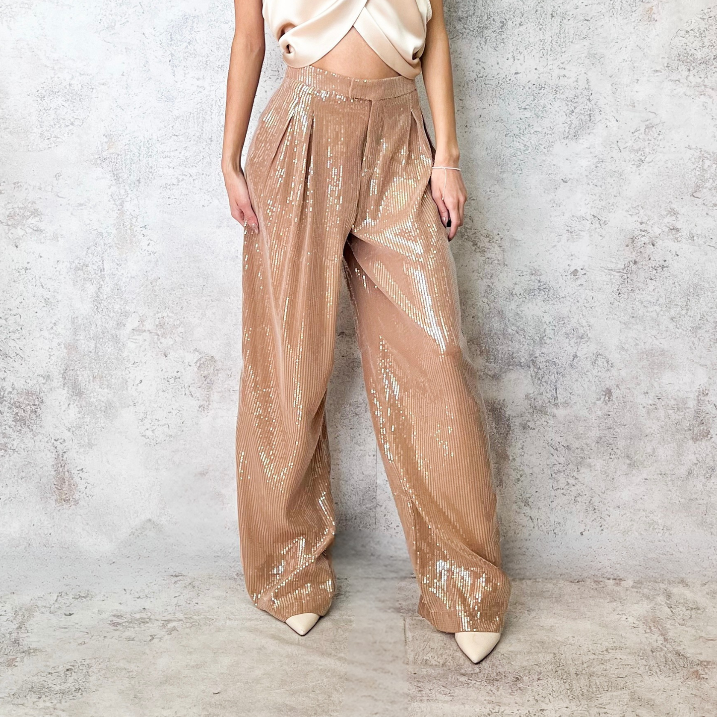 Pantalón ancho pinzas lentejuela dorado