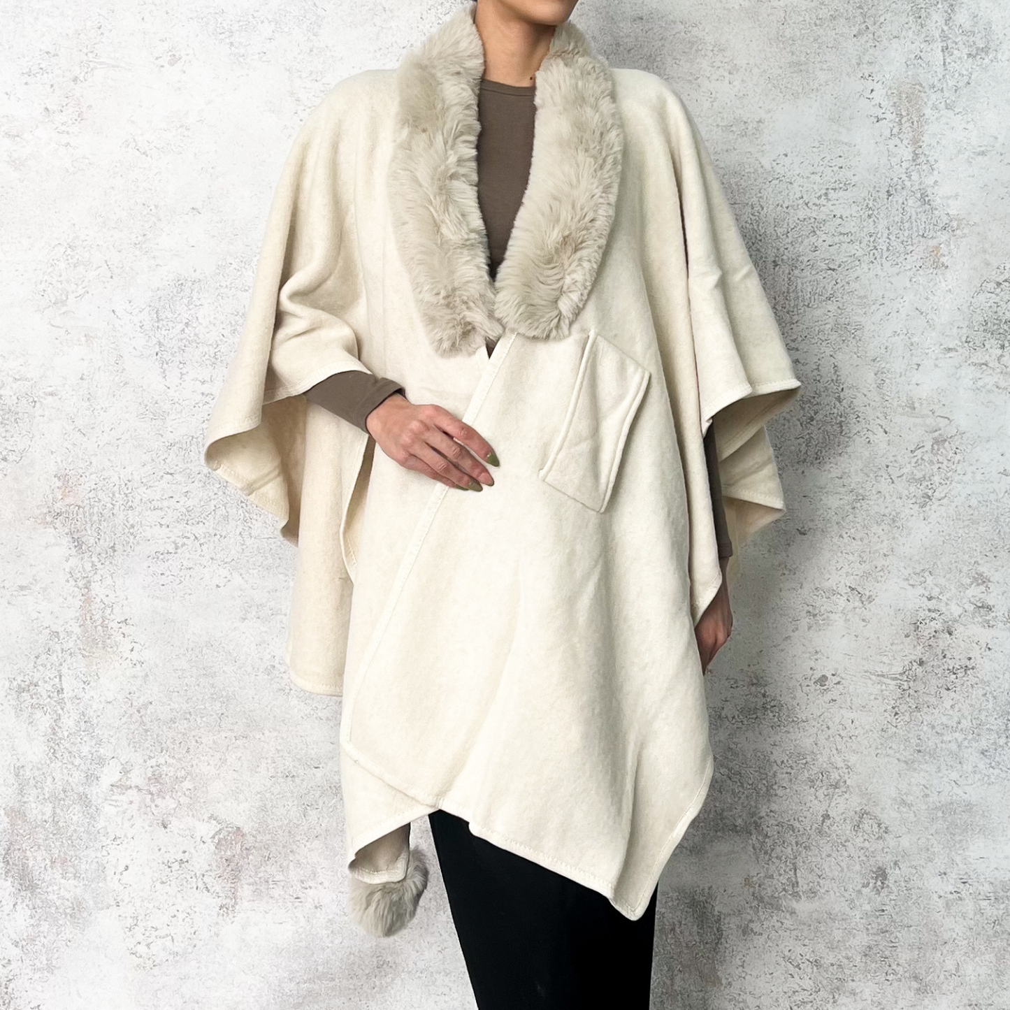 Poncho piel sintética alrededor beige