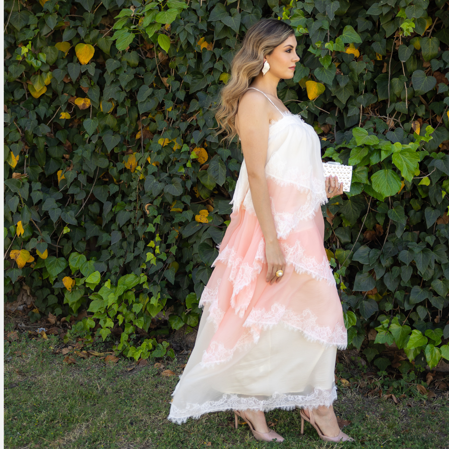 Vestido midi de capas color coral