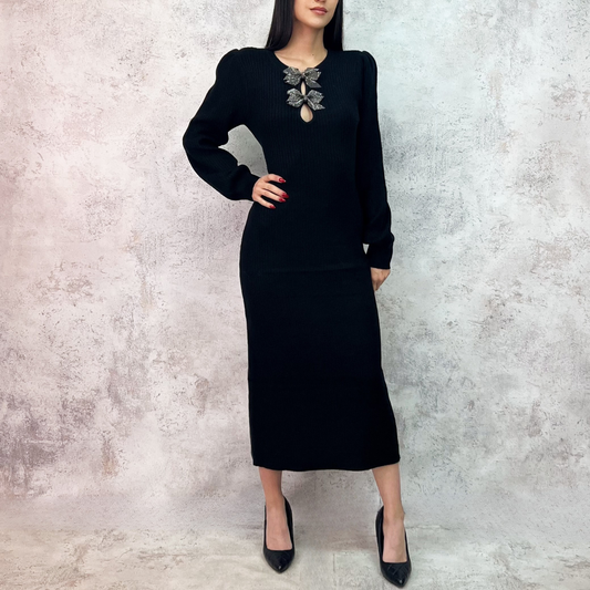 Vestido en corte midi color negro tejido