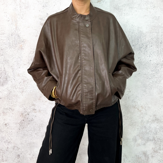 Chamarra efecto piel chocolate