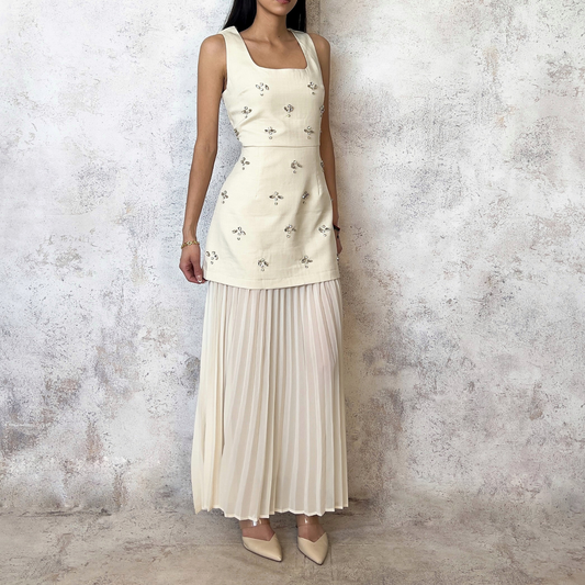 Vestido midi falda plisada aplicación pedreria beige