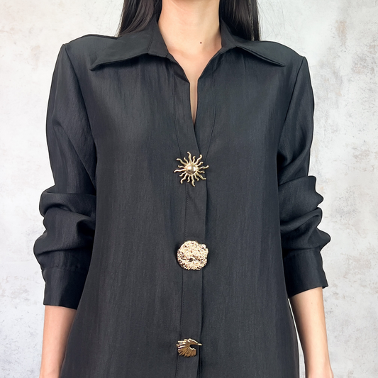 Blusa negra botones soles