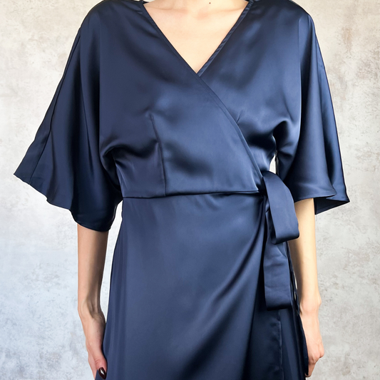 Maxivestido azul marino satinado