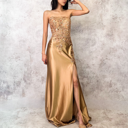 Vestido largo dorado pedreria